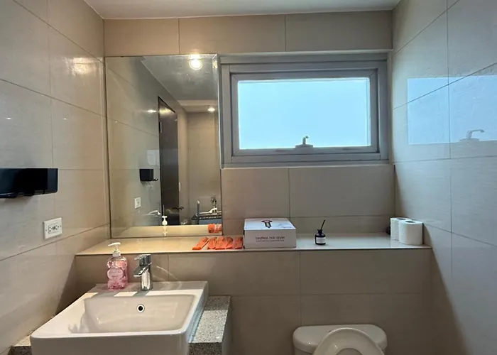 Modern 1br With Balcony Facing Infinity Pool Bay Sunset Near Airports Okada Solaire Moa *