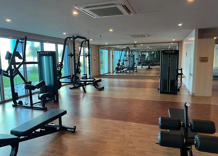 Apartment Modern 1br With Balcony Facing Infinity Pool Bay Sunset Near Airports Okada Solaire Moa Manila