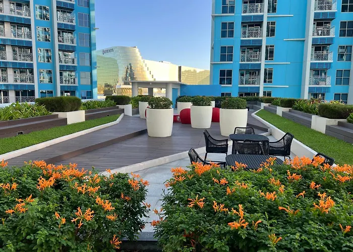 Modern 1br With Balcony Facing Infinity Pool Bay Sunset Near Airports Okada Solaire Moa Apartment