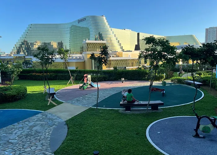 Modern 1br With Balcony Facing Infinity Pool Bay Sunset Near Airports Okada Solaire Moa Apartment