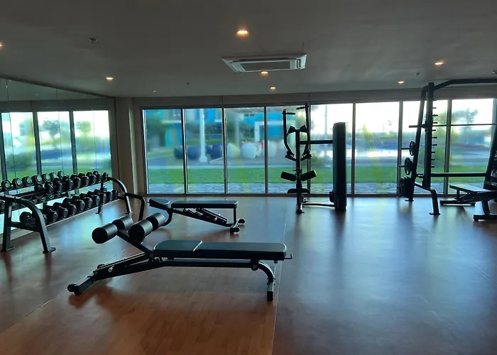 Modern 1br With Balcony Facing Infinity Pool Bay Sunset Near Airports Okada Solaire Moa Apartment *