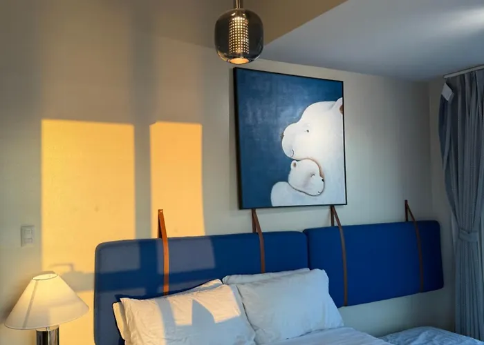 Modern 1br With Balcony Facing Infinity Pool Bay Sunset Near Airports Okada Solaire Moa Apartment Manila