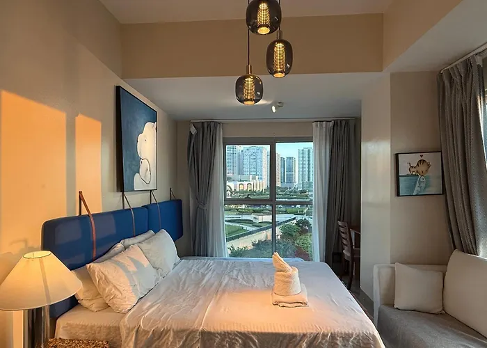 Modern 1br With Balcony Facing Infinity Pool Bay Sunset Near Airports Okada Solaire Moa Manila