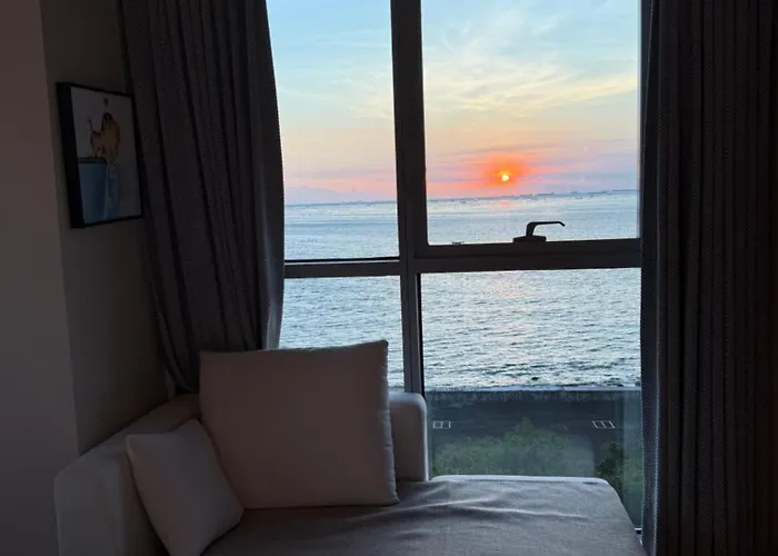 Apartment Modern 1br With Balcony Facing Infinity Pool Bay Sunset Near Airports Okada Solaire Moa Manila